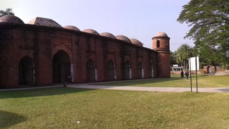 মাদ্রাসা ও কেন্দ্রীয় মসজিদ