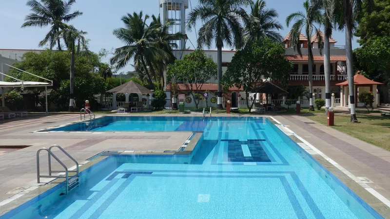 সুইমিং পুল